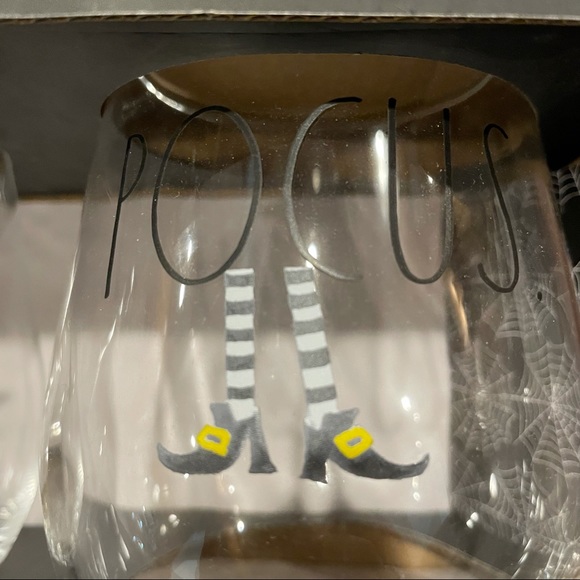 Rae Dunn HOCUS POCUS Witch Hat & Leg Design Set of 2 Stemless Wine Glasses NEW!! - Picture 5 of 6